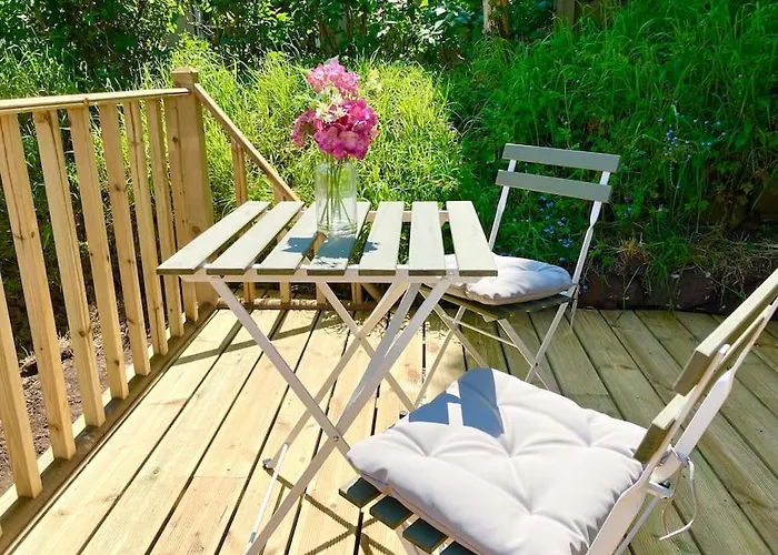 Beautiful Two Bedroom Cottage