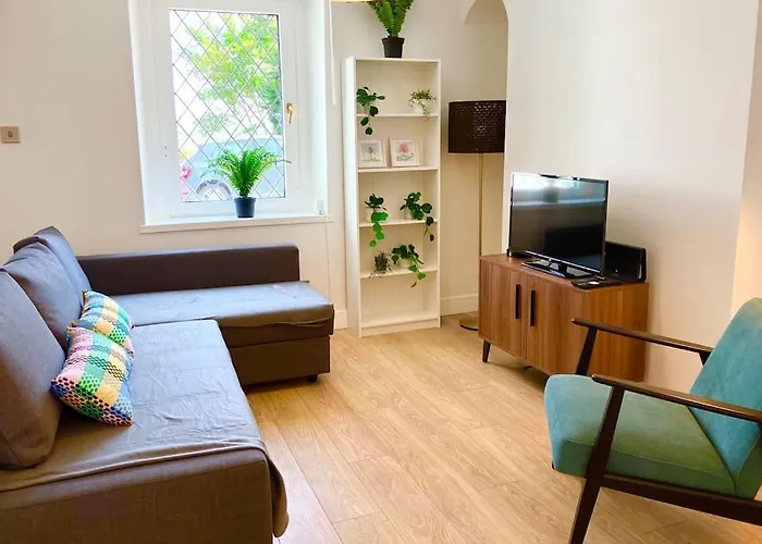 Beautiful Two Bedroom Cottage