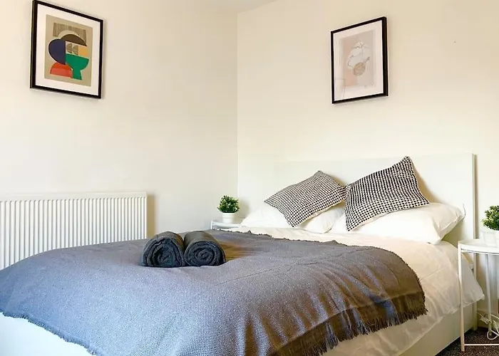 Beautiful Two Bedroom Cottage