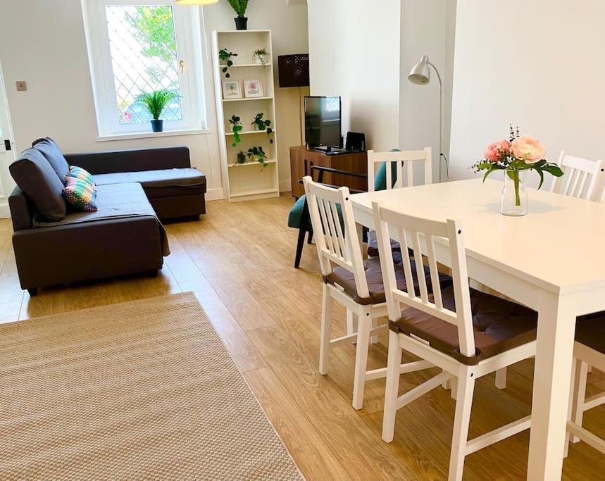 Holiday home Beautiful Two Bedroom Morriston